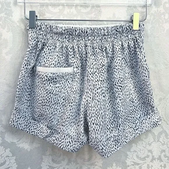 Lululemon Women’s Spring Break Away Short In Dottie Dash White Black Size 4 GUC - Picture 3 of 7